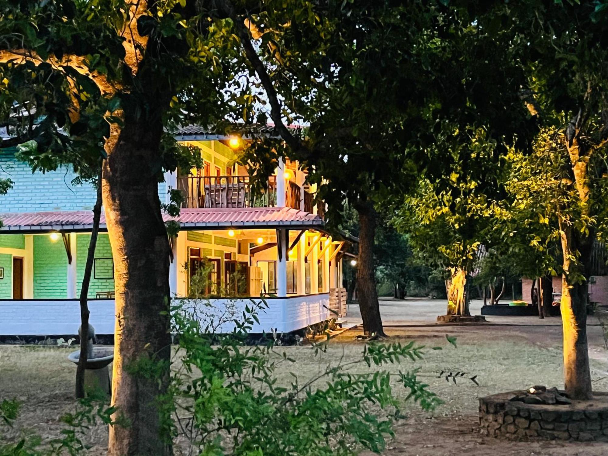 Funky Leopard Safari Lodge Bordering Yala National Park Kataragama Exterior photo
